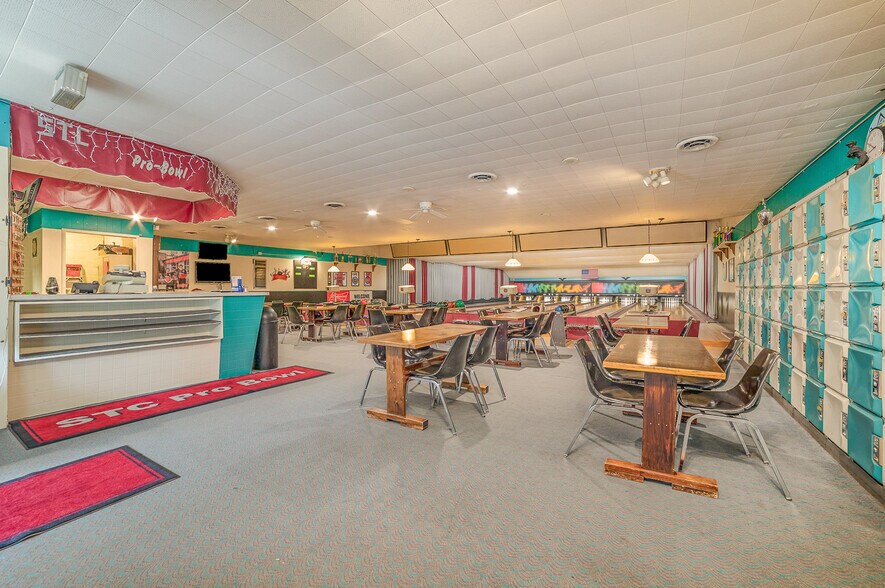 More Photos Of 1104 N Saginaw St, Saint Charles Bowling Alley For Sale