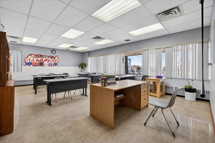 More Photos Of 11831 123 St NW, Edmonton Office For Sale