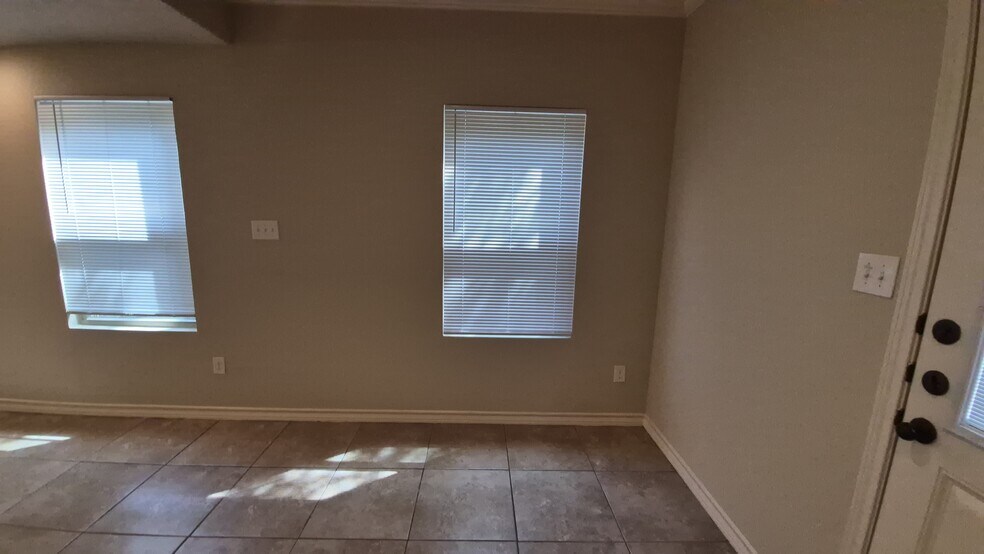 More Photos Of 6866 Lakeview Dr, San Antonio Multifamily For Sale