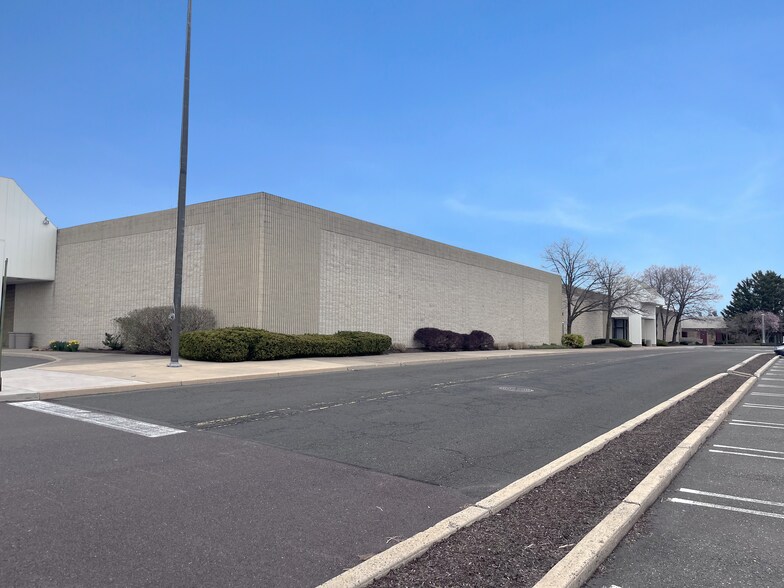 More Photos Of 600 Montgomery Mall, North Wales General Retail For Sale