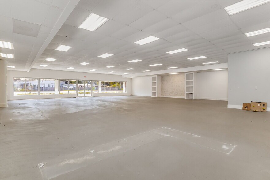 More Photos Of 3624 W Fairfield Dr, Pensacola General Retail For Lease