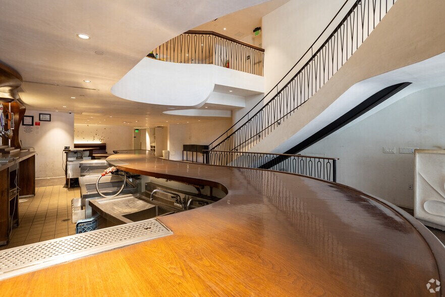 More Photos Of 701 W 7th St, Los Angeles Apartments For Lease