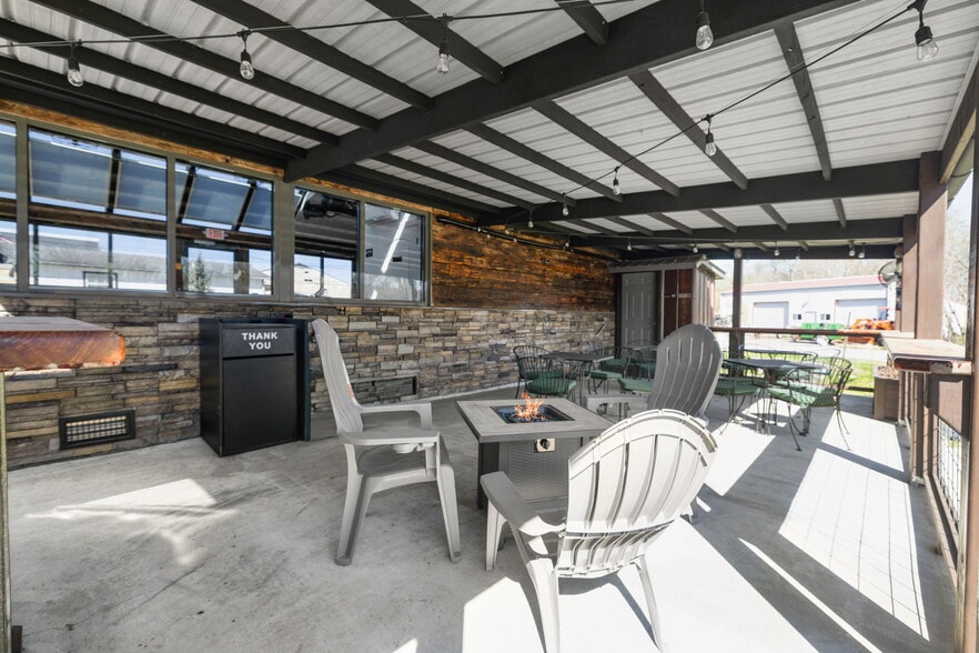 More Photos Of 106 Northside Sq, Petersburg Restaurant For Sale