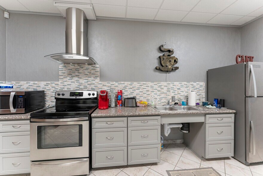More Photos Of 1125 Cypress Station Dr, Houston Medical For Sale