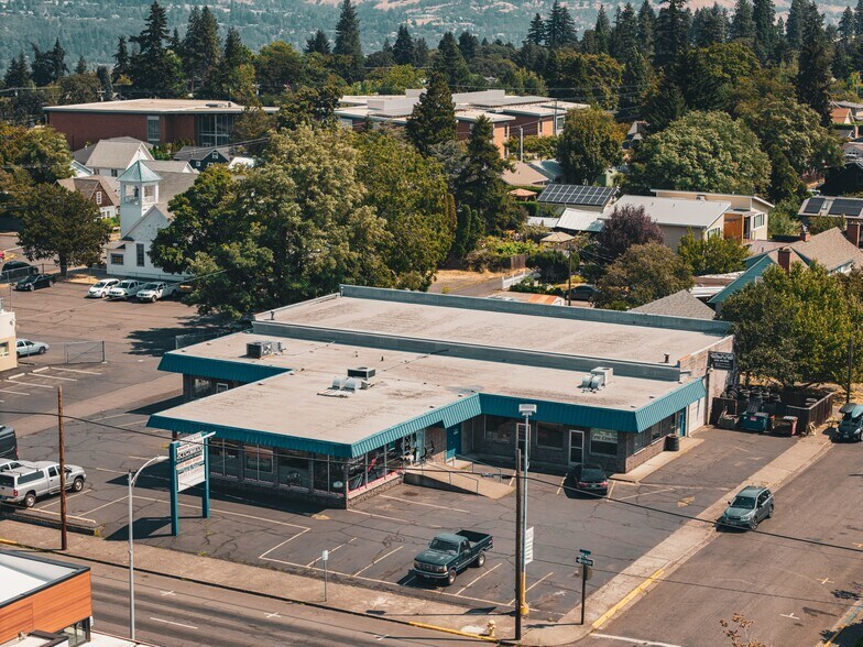 More Photos Of 1203 12th St, Hood River Showroom For Sale