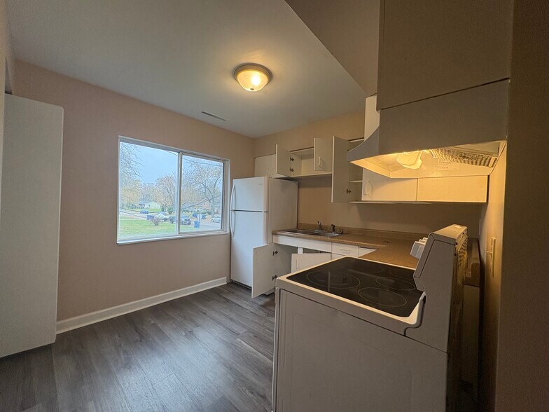 More Photos Of 210 Tedmark Ct, Kankakee Apartments For Sale