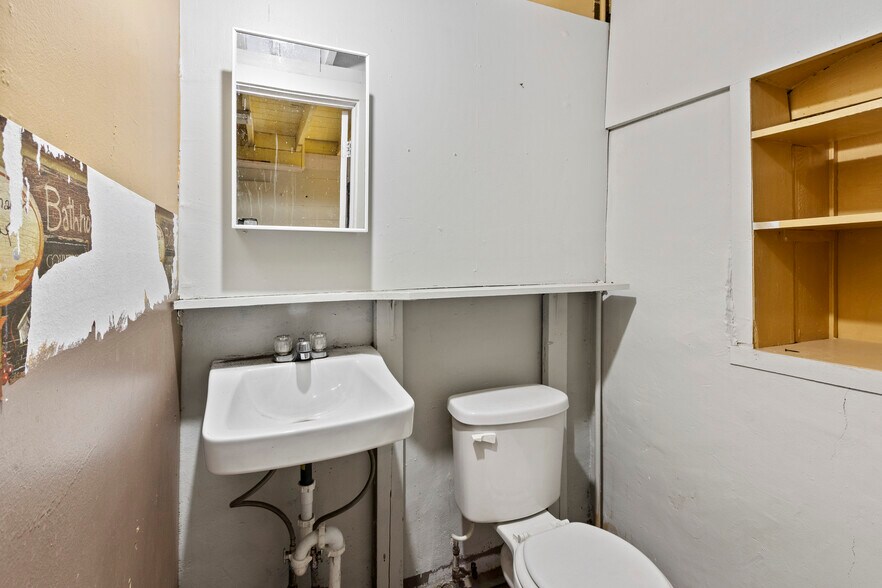 More Photos Of 1005 Main St, Buhl Storefront Retail Residential For Sale