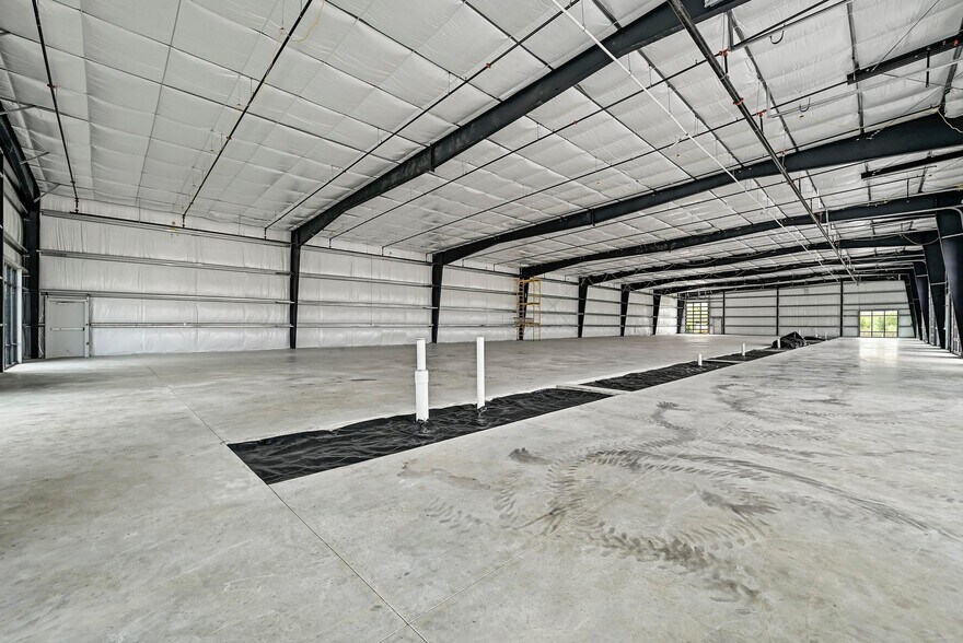 More Photos Of 300 Co Rd 199, Hutto Flex For Lease