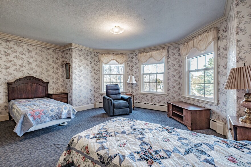 More Photos Of 257 South St, Biddeford Specialty For Sale