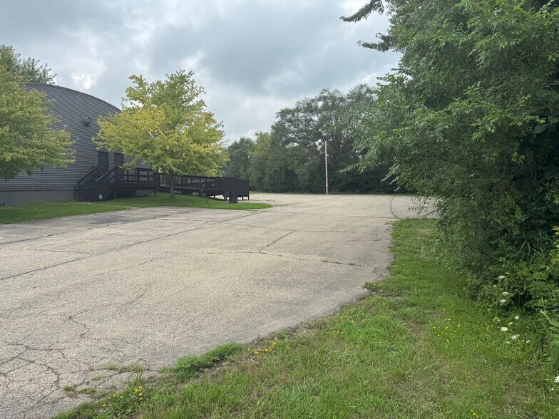 More Photos Of 32400 Geneva Rd, Salem General Retail For Sale