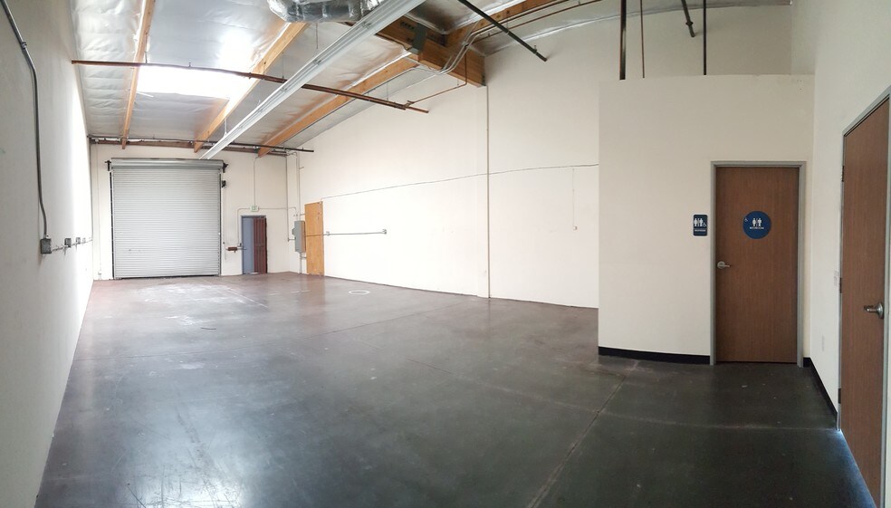 More Photos Of 6421 Central Ave, Riverside Warehouse For Lease