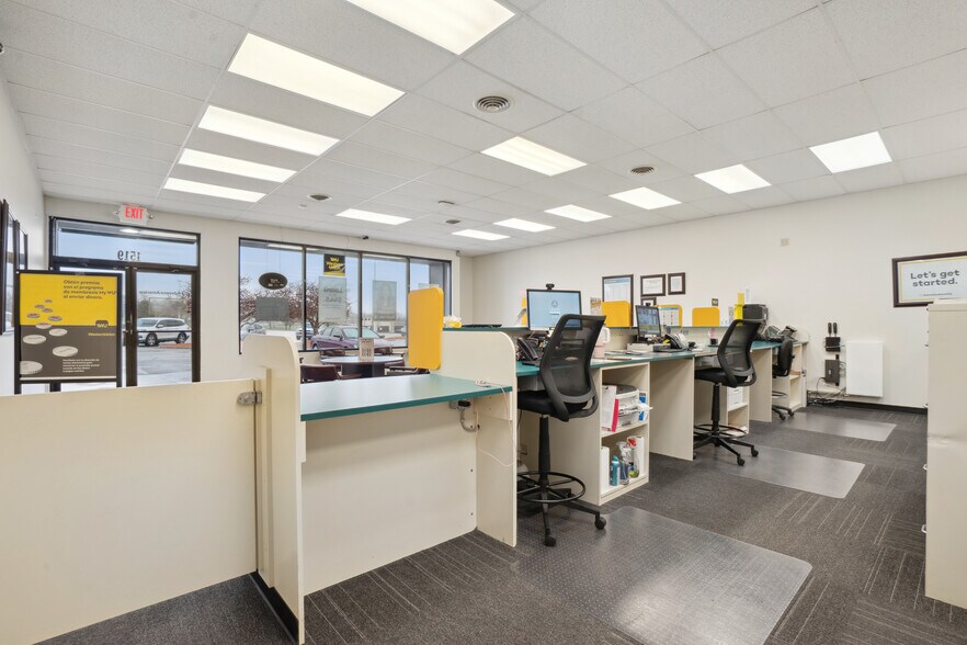 More Photos Of 1505-1527 E San Marnan Dr, Waterloo Unknown For Lease