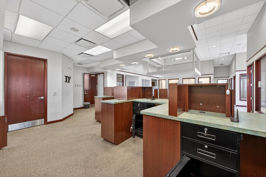 More Photos Of 18031 S Tamiami Trl, Fort Myers Bank For Lease