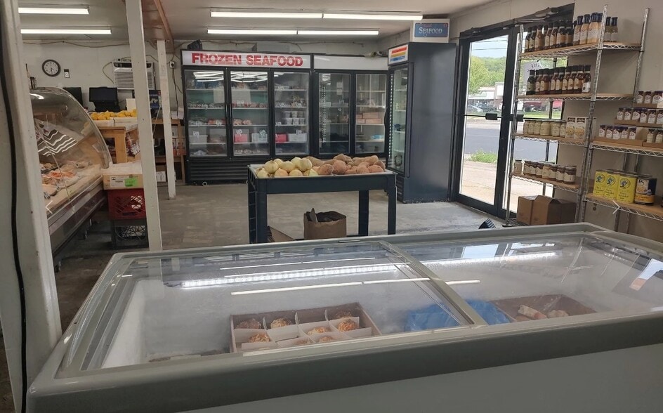 More Photos Of 718 Southbridge St, Auburn Convenience Store For Sale