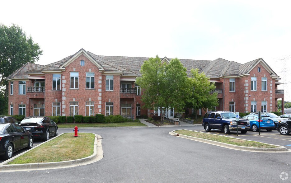 More Photos Of 501 N Riverside Dr, Gurnee Medical For Lease