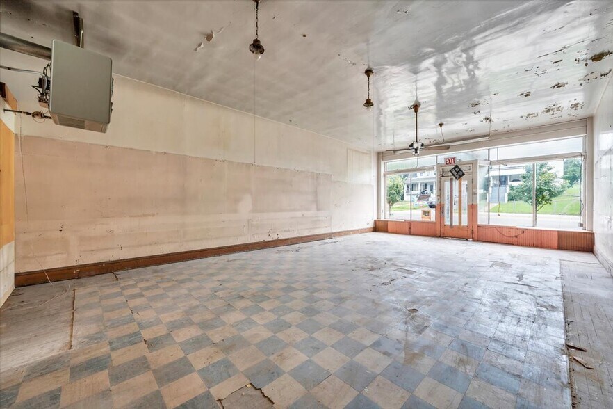 More Photos Of 2302 Melrose Ave NW, Roanoke Flex For Lease