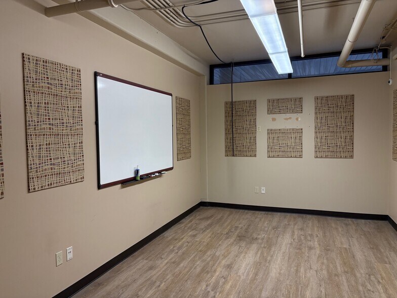 More Photos Of 4212 W Sunset Blvd, Spokane Flex For Sale