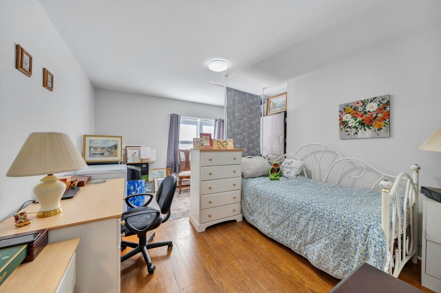 More Photos Of 625 Bound Brook Rd, Middlesex Freestanding For Sale