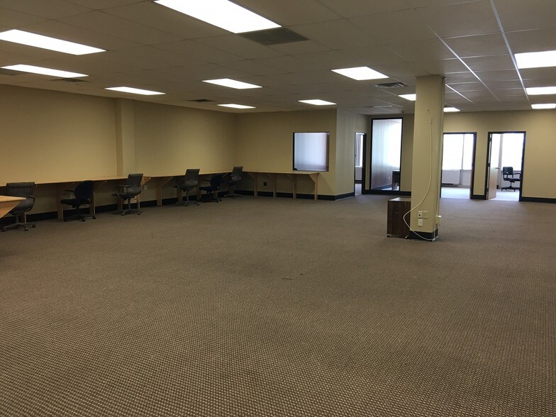 More Photos Of 76 Progress Dr, Stamford Research And Development For Lease