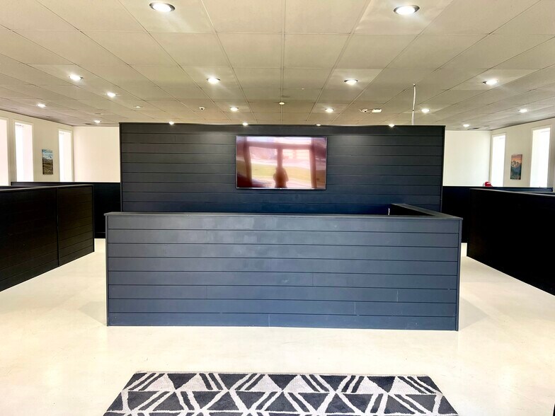 More Photos Of 616 S College Mall Rd, Bloomington Medical For Lease