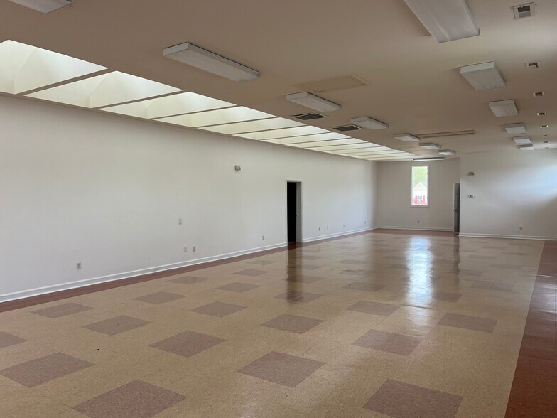 More Photos Of 755 Thimble Shoals Blvd, Newport News Loft Creative Space For Lease