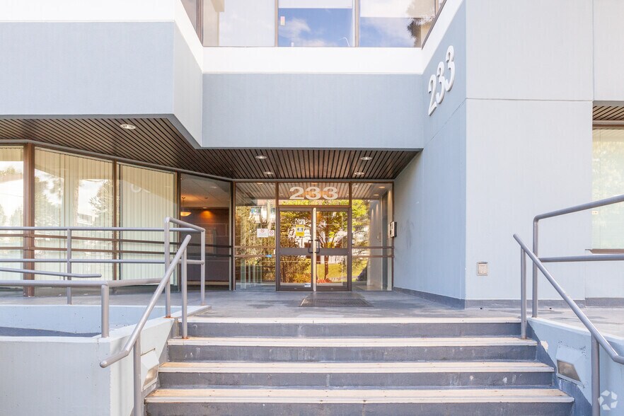 More Photos Of 233 W 1st St, North Vancouver Office For Lease