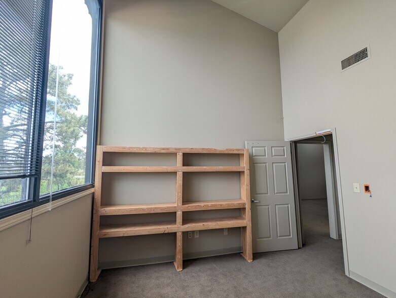 More Photos Of 7945 Eastex Fwy, Beaumont Office For Sale