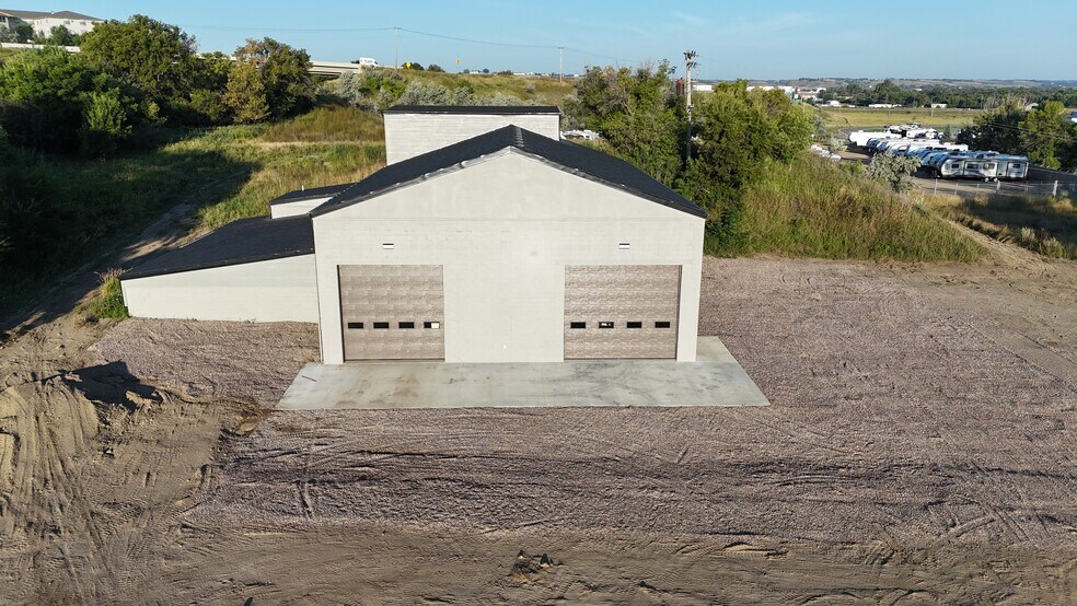 More Photos Of 2625 14th Ave SW ave, Minot Warehouse For Sale