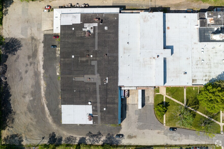 More Photos Of 55 Haul Rd, Wayne Warehouse For Lease