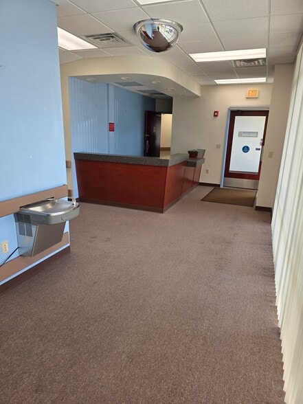 More Photos Of 1332 W Arch Haven Ave, Bloomington Office For Lease