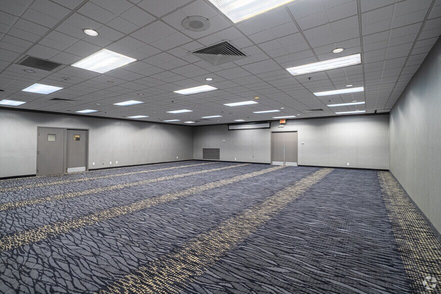 More Photos Of 411 S Larkin Ave, Joliet Hotel For Sale