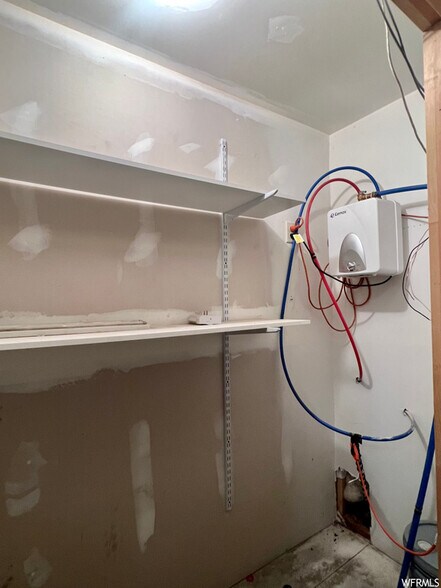 More Photos Of 540 Wright Brothers Dr, Naples Warehouse For Lease