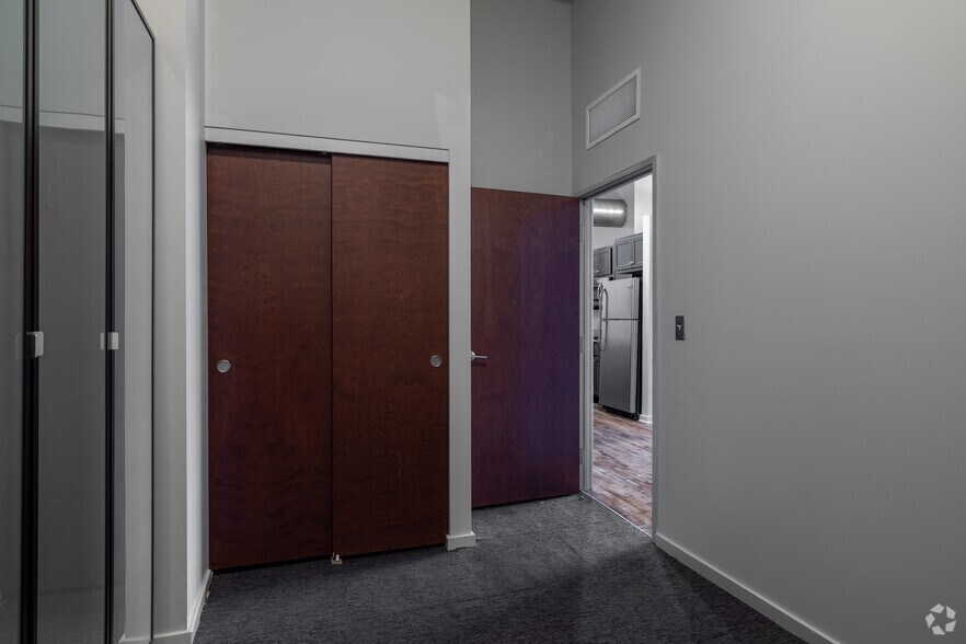 More Photos Of 21 W North St, Akron Apartments For Lease