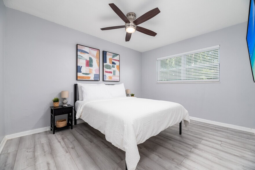 More Photos Of 820 NE 21st Dr, Wilton Manors Apartments For Sale