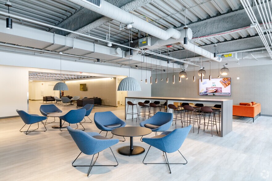 More Photos Of 2001 York Rd, Oak Brook Office For Lease