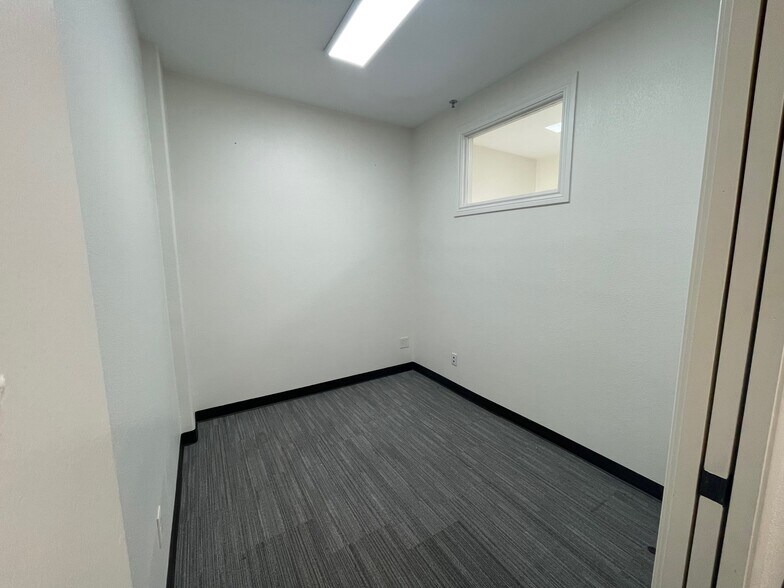 More Photos Of 3111 Unicorn Lake Blvd, Denton Storefront Retail Office For Lease