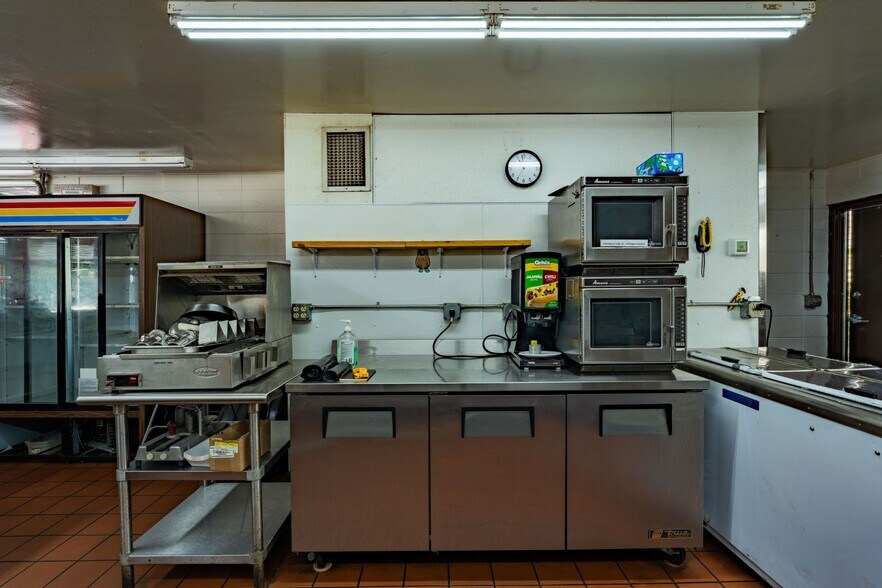 More Photos Of 514 S Water St, Sparta Fast Food For Sale