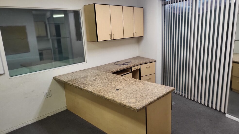 More Photos Of 303 Kansas Ave, Henderson Service For Lease