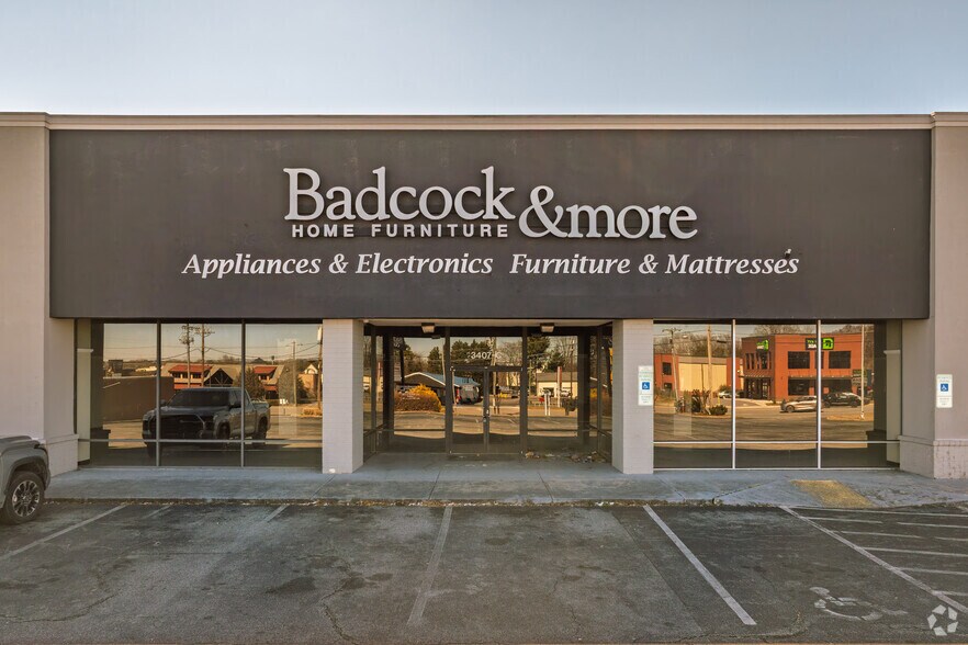 More Photos Of 3407 W Gate City Blvd, Greensboro Warehouse For Lease