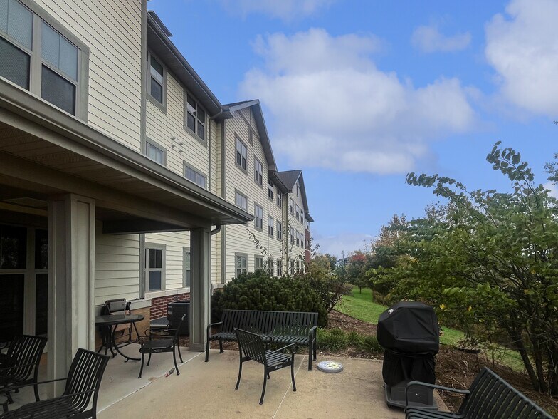 More Photos Of 1401 Wingate Dr, Dubuque Apartments For Sale
