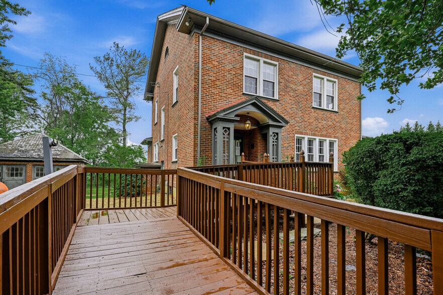 More Photos Of 18697 Forest Rd, Lynchburg Office For Sale