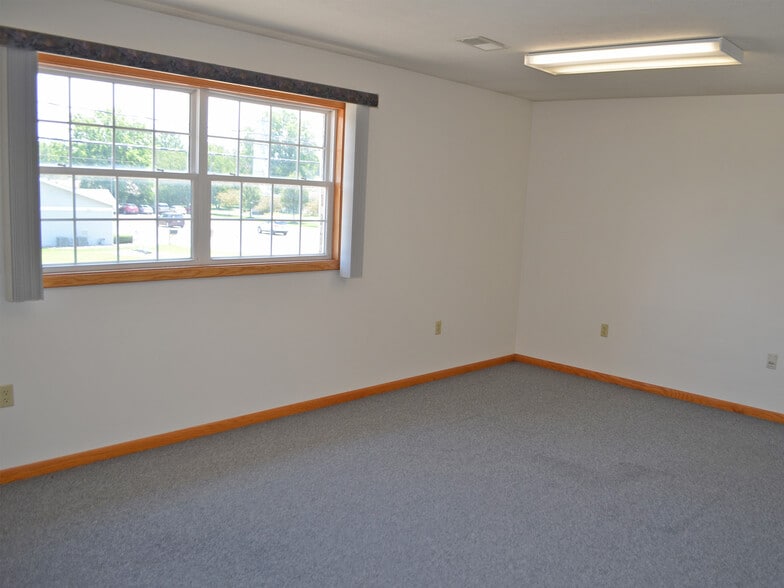 More Photos Of 4546 W Ridge Road, Erie Office For Sale
