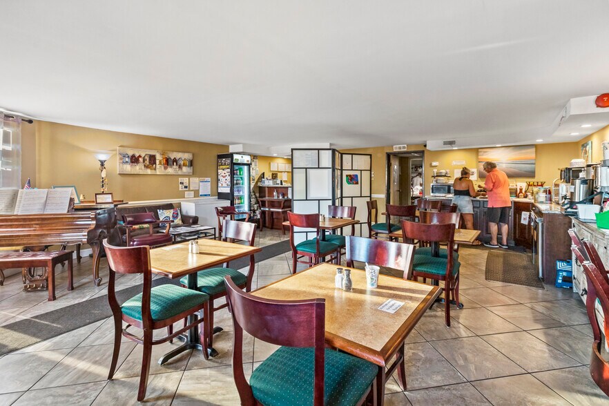 More Photos Of 30 Colonial Ave, Colonial Beach Hotel For Sale