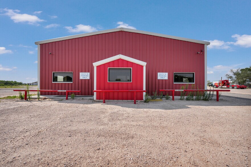 More Photos Of 2451 W Murphy St, Odessa Warehouse For Sale