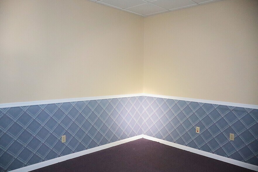 More Photos Of 501 Plaza Dr, Enterprise Storefront Retail Office For Sale