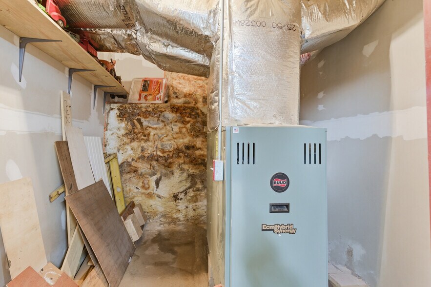 More Photos Of 953 Victory Hwy, Burrillville Bar For Sale