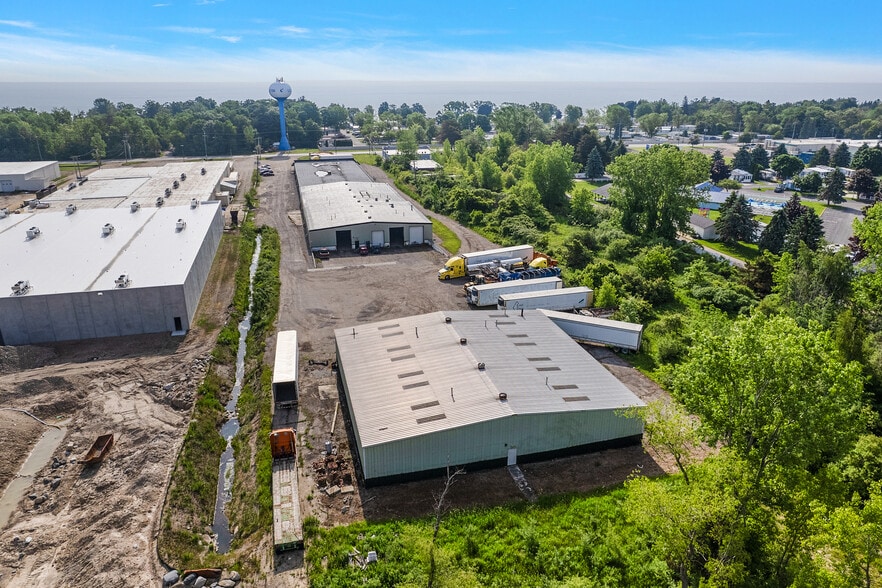 More Photos Of 5160 Lakeshore Rd, Lexington Warehouse For Lease