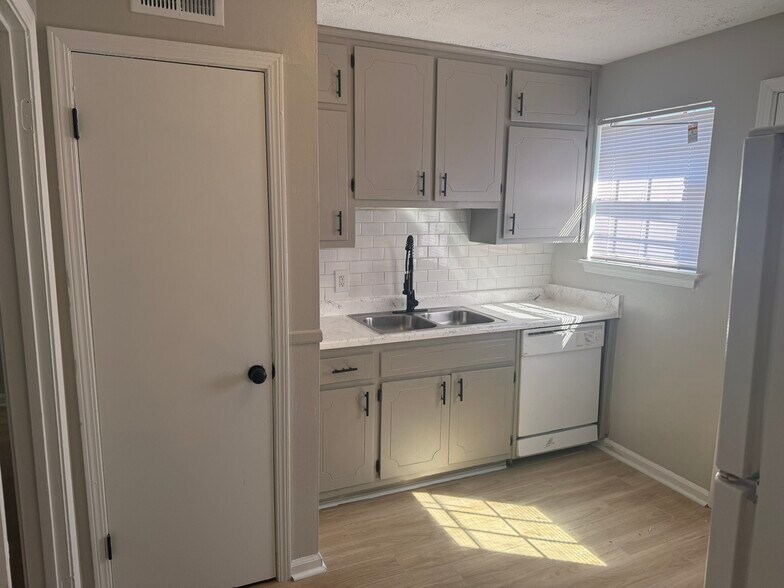 More Photos Of 235 Sycamore Dr, Athens Apartments For Sale