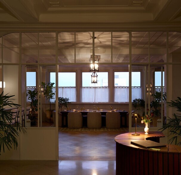 More Photos Of 200 S Broad St, Philadelphia Hotel For Lease