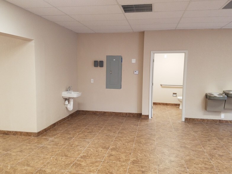 More Photos Of 1696 S Military Trl, West Palm Beach Medical For Lease